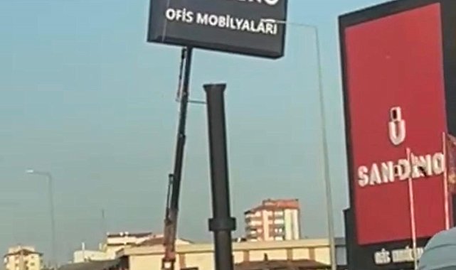 Metrelerce yükseklikte önlem almadan çalışan işçiler yürekleri ağza getirdi
