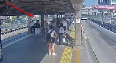 Metrobüs durağında bıçaklı saldırı: 1 ölü