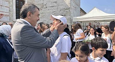 Milli Eğitim Bakanı Tekin geleceğin yazarlarıyla buluştu, eserlerini inceledi