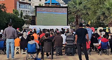 Milli maç heyecanı Kastamonu'da dev ekranda yaşandı