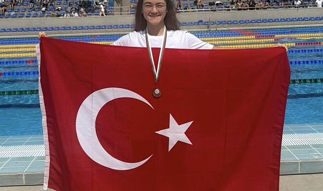 Milli yüzücü Ecrin Çevik'ten uluslararası başarı