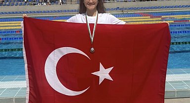 Milli yüzücü Ecrin Çevik'ten uluslararası başarı