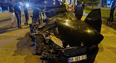 Minibüs ve otomobil çarpıştı: 2 kişi yaralandı