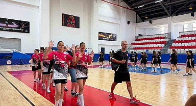 Minik hentbolcuların Türkiye şampiyonası Aydın'da başladı