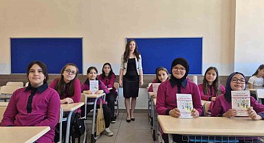 Minik yürekler, kalemleriyle Gazze'nin sesi oldular
