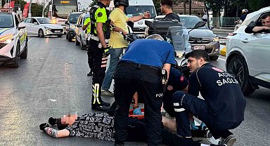 Motosikletlerin çarpıştığı kaza kameraya yansıdı: 1 yaralı