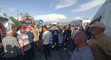 Muradiye'de otomobil ile minibüs çarpıştı: 5 yaralı