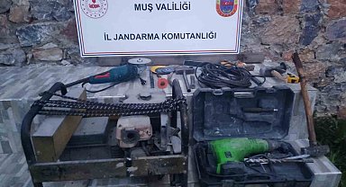 Muş'ta kaçak kazı operasyonu: 3 şüpheli gözaltına alındı