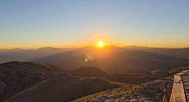 Nemrut Dağı'nda gün doğumu ve gün batımı yoğun ilgi görüyor