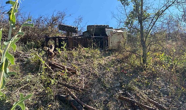 Odun çekerken traktörün altında kaldı
