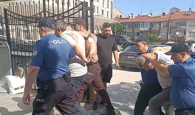 Okul girişinde bekçiyi darp eden 2 şahıs tutuklandı