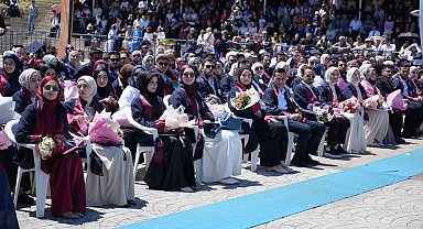 OMÜ İlahiyat Fakültesi'nde mezuniyet heyecanı
