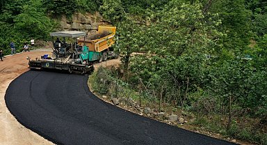 Ordu'nun kırsalında sıcak asfalt çalışmaları