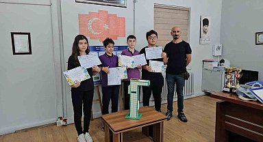 Ortaokul öğrencilerinden nefes aldıran proje; hava kirliliğine çözüm sokak lambası