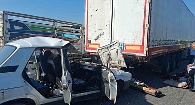Osmaniye'de otomobil tıra çarptı: 3'ü çocuk 5 yaralı