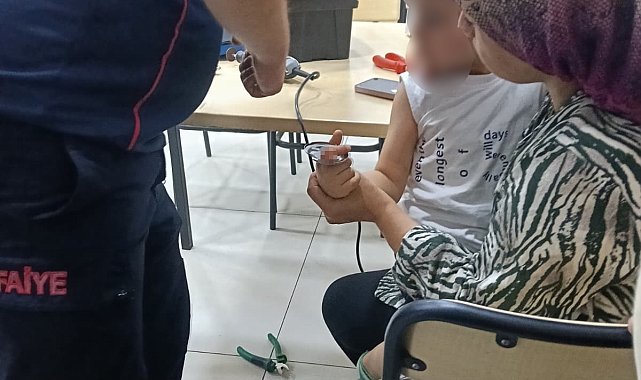 Osmaniye'de parmağı duş başlığına sıkışan çocuğu itfaiye kurtardı