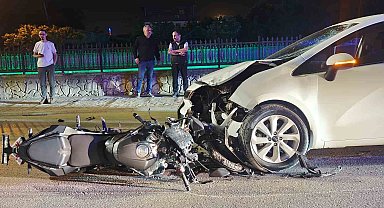 Otomobil ile kafa kafaya çarpışan motosiklet sürücüsü yaralandı