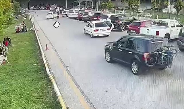 Otomobil ile motosiklet çarpıştı