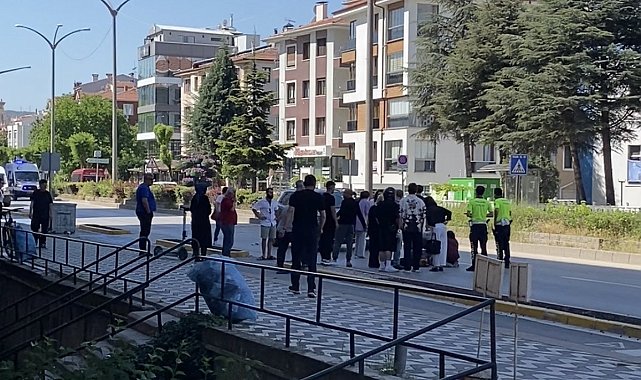 Otomobilin çarptığı 84 yaşındaki elektrikli bisiklet sürücüsü ağır yaralandı