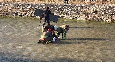 Öz çekim yaparken köprüden düşen genç kız yaralandı