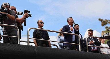 Özgür Özel: "CHP'nin seçilmiş genel başkanıyım, beni seven yarın sandığa gitsin"