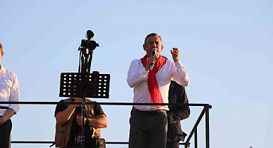 Özgür Özel: "Önümüzden çekilmezseniz, ne kara düzene, ne yargı kollarına, ne de partiye atadığı butlanın kollarına teslim olmayacağız"