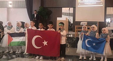 Palu'da Kur'an kursu öğrencilerinin mezuniyet sevinci