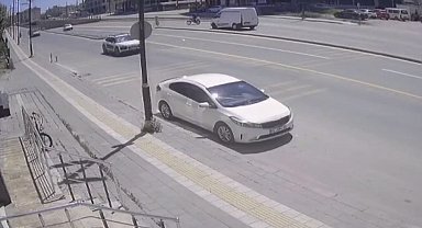 Panelvanın çarptığı elektrikli bisiklet sürücüsü ağır yaralandı