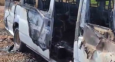 Park halindeki minibüs alev aldı