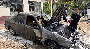 Park halindeki otomobilde çıkan yangın söndürüldü
