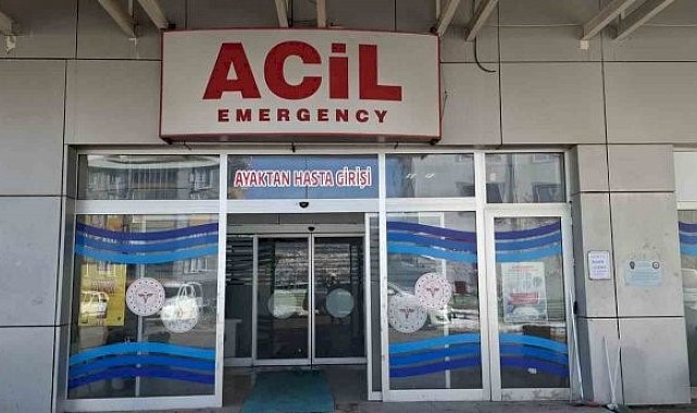 Park halindeki otomobile çarpan çocuk yaralandı
