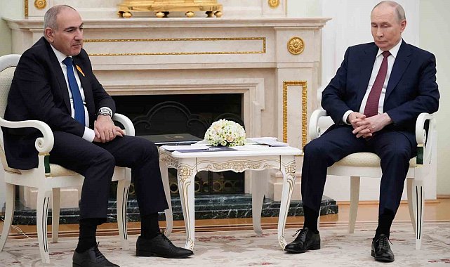 Paşinyan'dan Putin'e "Rusya Günü" tebriği