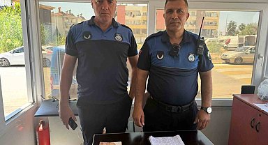 Pazarda sahte döviz ve altınlarla alışveriş yapmaya çalıştı, esnaf ve zabıtanın dikkatiyle yakalandı