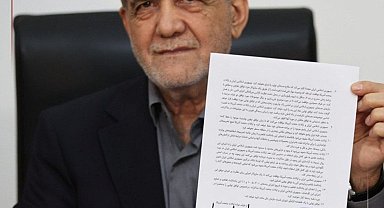 Pezeşkiyan'ın ABD ile varılan mutabakat zaptını imzaladığı anların fotoğrafı paylaşıldı