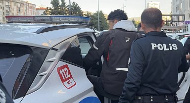 Polis ekipleri kız arkadaşına zarar vereceği iddia edilen şahsı yakaladı
