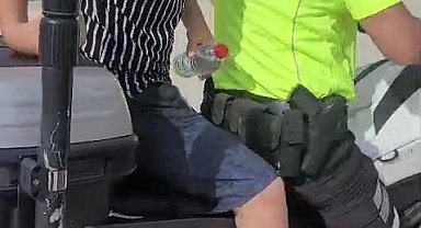 Polis ekipleri öğrenciyi sınava yetiştirmek için zamanla yarıştı