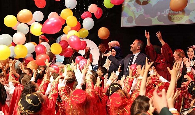 Pursaklar'da alkışlar minik mezunlar için