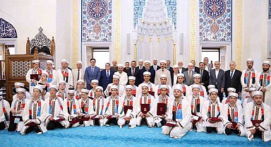 Rektör Özölçer, Hafızlık İcazet Merasimi'nde genç hafızların sevincine ortak oldu