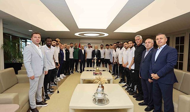 Şahinbey Ampute Futbol Takımı şampiyonluk kupasını kaldırdı