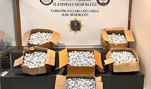 Samsun'da kiralık araçtan 225 bin uyuşturucu hap çıktı