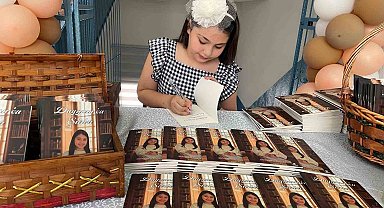 Sanatçı annenin kızı 10 yaşında şiir kitabı çıkardı
