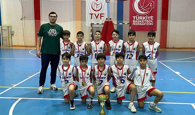 SANKO Okulları Minik Erkek Basketbol Takımı şampiyon oldu