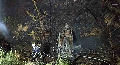 Şarampole yuvarlanan otomobil orman yangınına neden oldu