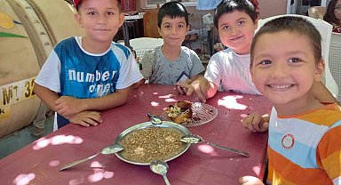 Sarıgöl'de aşure kazanları kaynamaya başladı