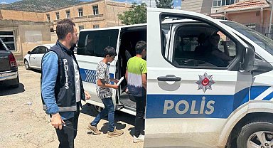 Sason'da LGS'ye yetişemeyen öğrencilerin imdadına polis yetişti