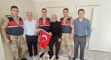 Sason'da şehit babalarına Babalar Günü ziyareti