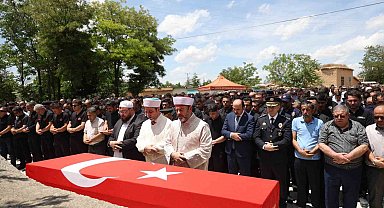 Şehit itfaiye eri Mehmet Tekeli son yolculuğuna uğurlandı