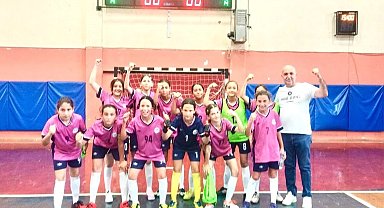 Şehit Rıfat Tunçbilek Ortaokulu'ndan futsalda önemli dereceler
