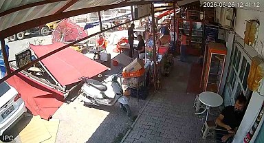 Serik'te hortum paniği: Üzerine tente devrilen vatandaşın yardımına çevredekiler yetişti