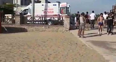 Serinlemek için girdiği denizde boğuldu, kardeşi hastaneye kaldırıldı